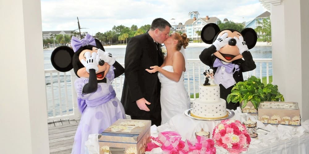 Mariage chez Mickey - Les plus belles Demandes en Mariage  Veux-tu m’Épouser - Insta-Couple