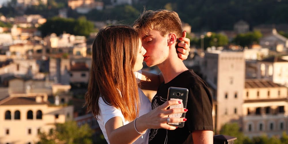 Selfie de Kiss en Couple - 7 Raisons de Commencer un Blog de Voyage en Couple - Insta-Couple