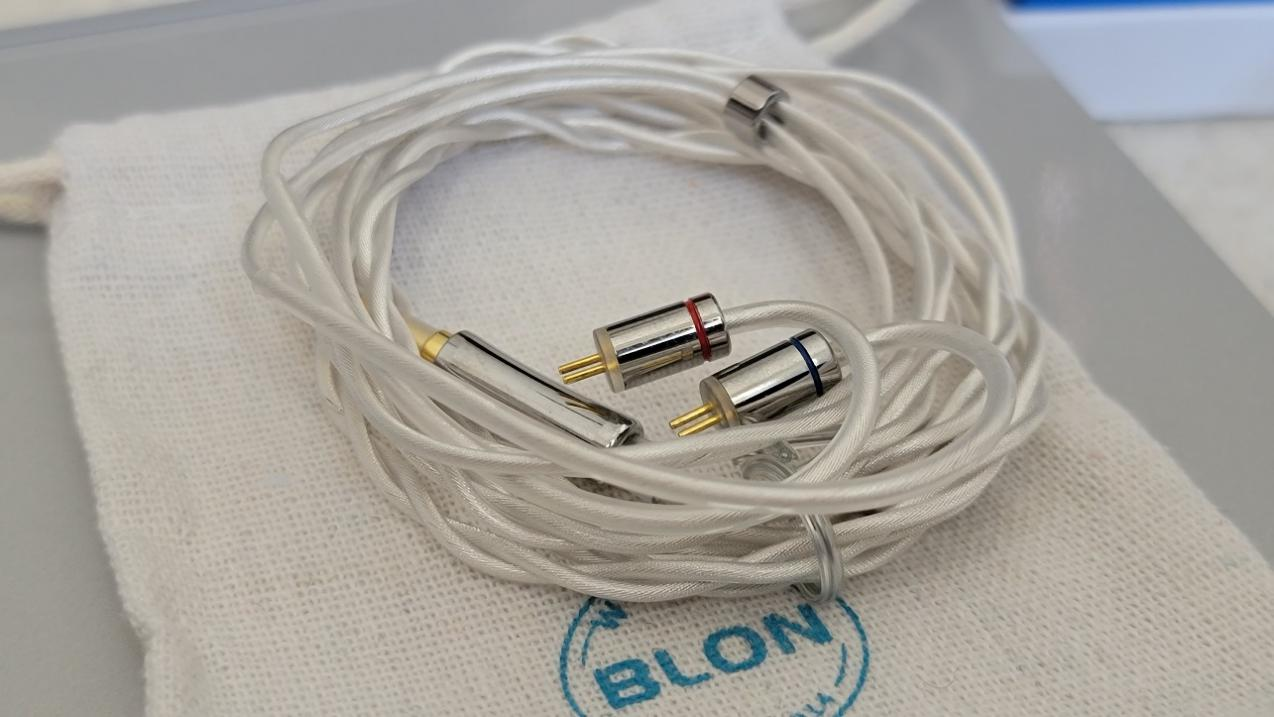 Blon BL-A8 Cable