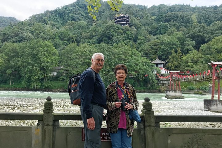 Guests are Visiting the Dujiangyan Irrigation System