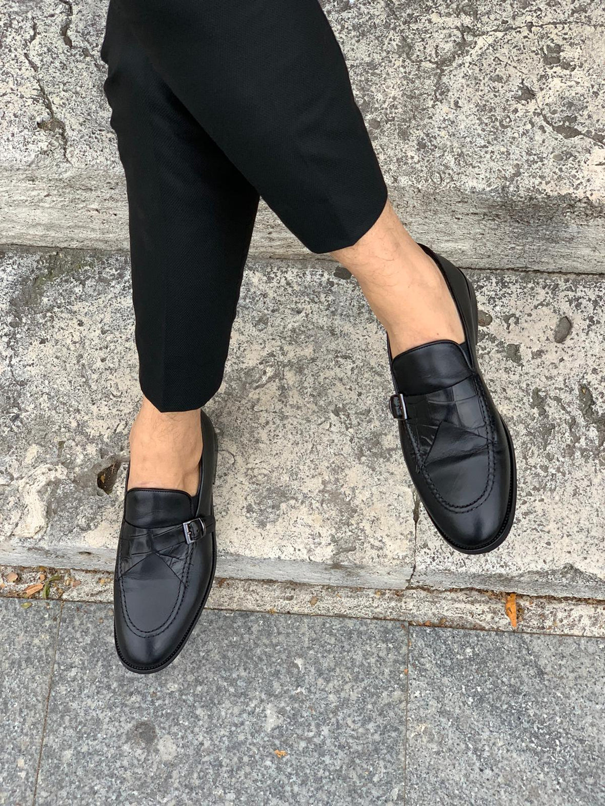 Men's Full Grain Italian Leather Buckle Loafer Shoes in Black – CultCart