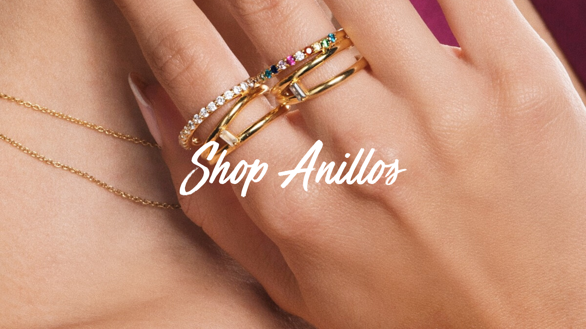 Descubre anillos sencillos y anillos regulables o anillos con piedras de colores