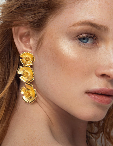 Earrings sevilla on redhead model