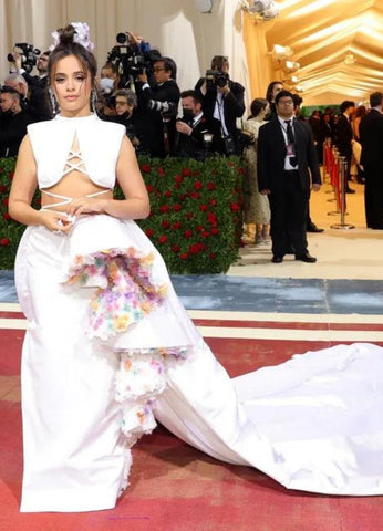 Look de la Met Gala 2022 de Camila Cabello en la alfombra roja