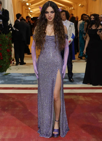 Le look d'Olivia Rodrigo au Met Gala 2022 sur le tapis rouge