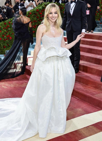 Look de la Met Gala 2022 de Sydney Sweeney en la alfombra roja