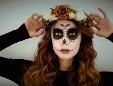 Maquillage facile de la tête de mort mexicaine de l'influenceuse Grace Villarreal