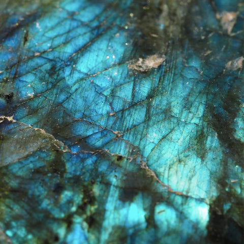 labradorite stone iridescent color meaning