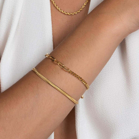 Thin bracelets with 22 carat gold plated chain