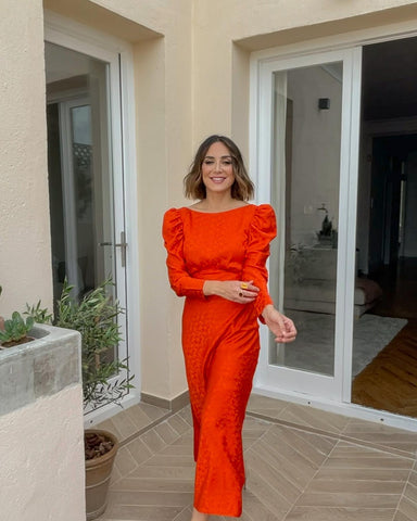 Tamara Falcó invitée en robe rouge