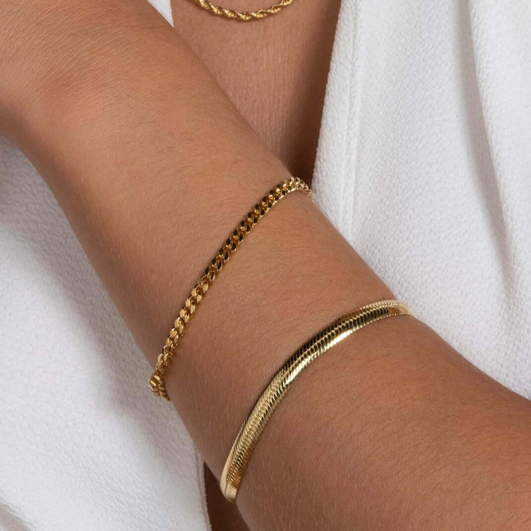 How to Stack Bracelets: Guide to Bracelet Stacking I VRAI
