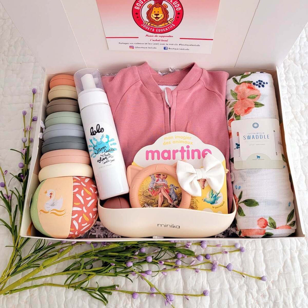 https://cdn.shopify.com/s/files/1/0266/3061/9189/files/coffret-cadeau-naissance-et-shower-de-bebe-leoludo-150-boutique-leoludo_1024x1024.jpg?v=1683016487