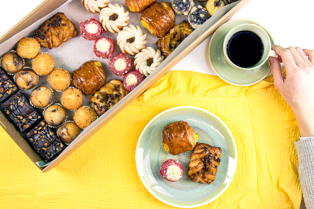 Verschiedenes Gebäck, Muffins und Brownies als Mitternachtssnack