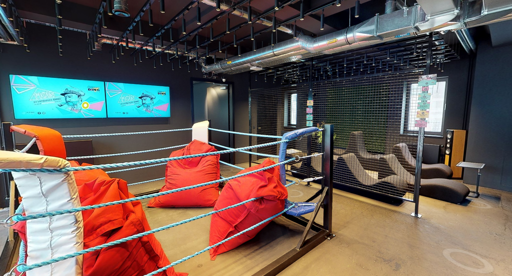 Adrenalin Lounge Location vom Hamburger Ding inklusive Box-Ring