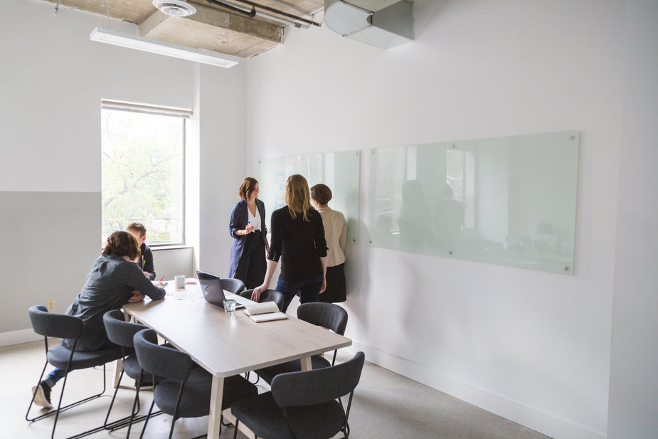 Meeting-Raum mit Whiteboard