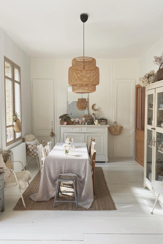 Rustic kitchen design with linen accents