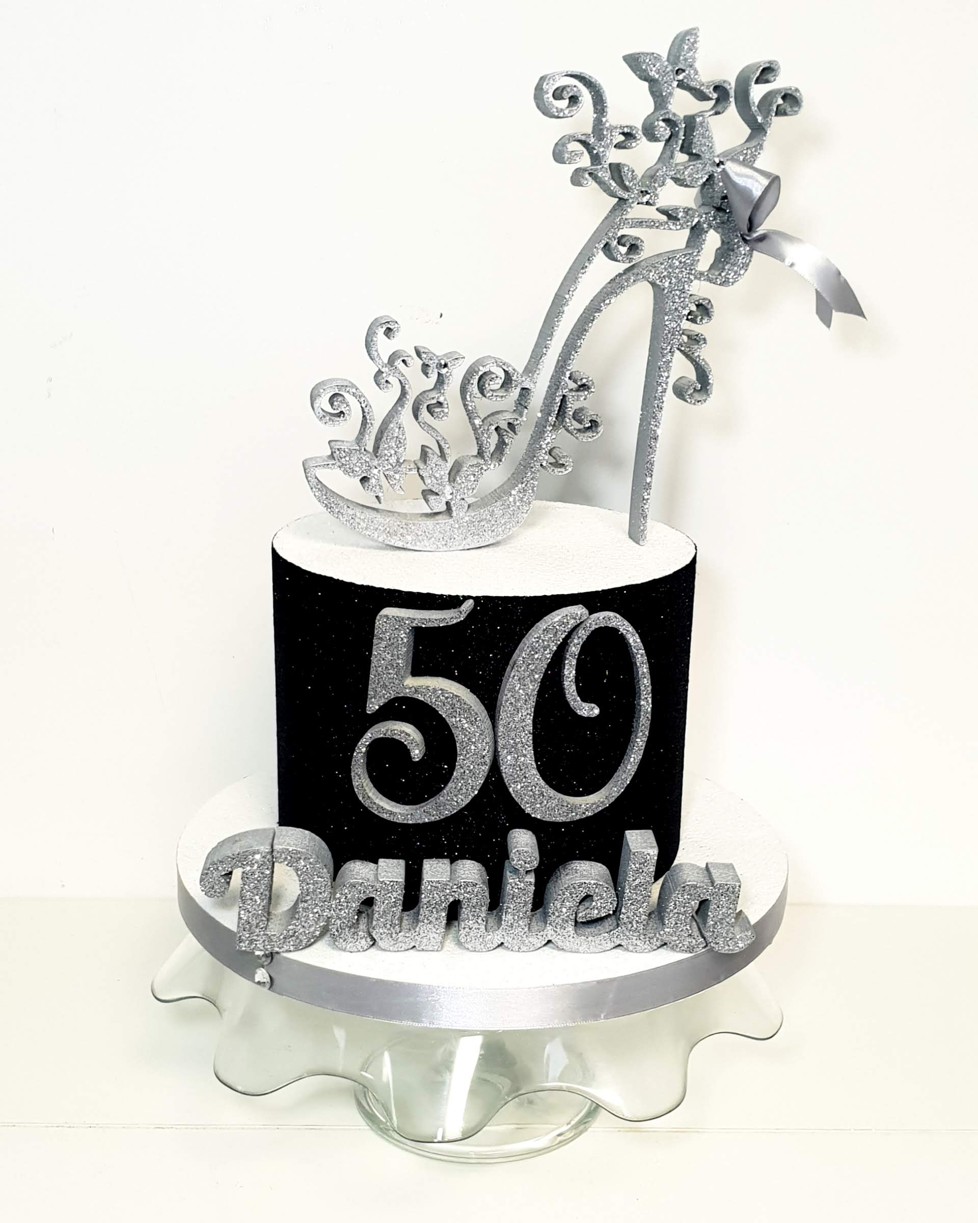 Torta Compleanno Argento/nera/bianca 50 Anni numero e nome