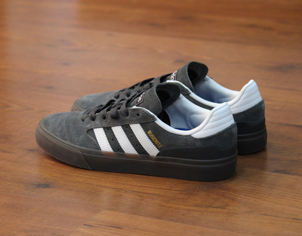 caravana Grillo Glamour ADIDAS BUSENITZ VULC II, Grey / White / Gum – FCHSKATE