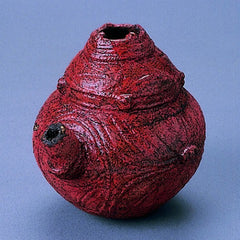 Lacquered kettle-shaped pottery from the latter half of Late Jomon period, Kakinoshima site
