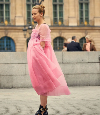 Villanelle in a pink dress