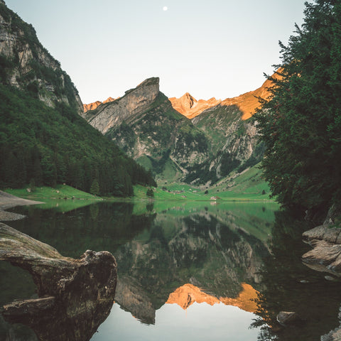 Der Seealpsee bei Sonnenaufgnag