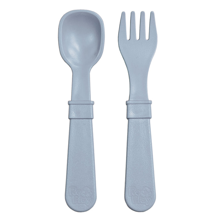 https://cdn.shopify.com/s/files/1/0266/4723/2696/products/toddler-utensil-pair--017_XXX_grey_5af81172-e7c6-45c3-adf4-1a2355dbad0c.jpg?v=1605675532&width=700