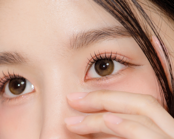 Coloured Contacts 101: A Beginner's Comprehensive Guide