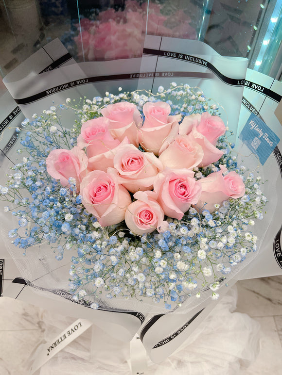 粉藍色花束 Pink Roses With Blue Babybreath Bouquet Lucky Flower