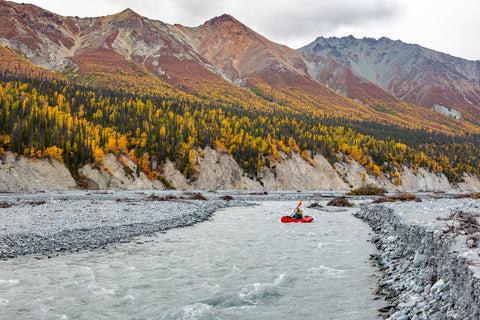 Packrafting en Alaska; lucas mehl