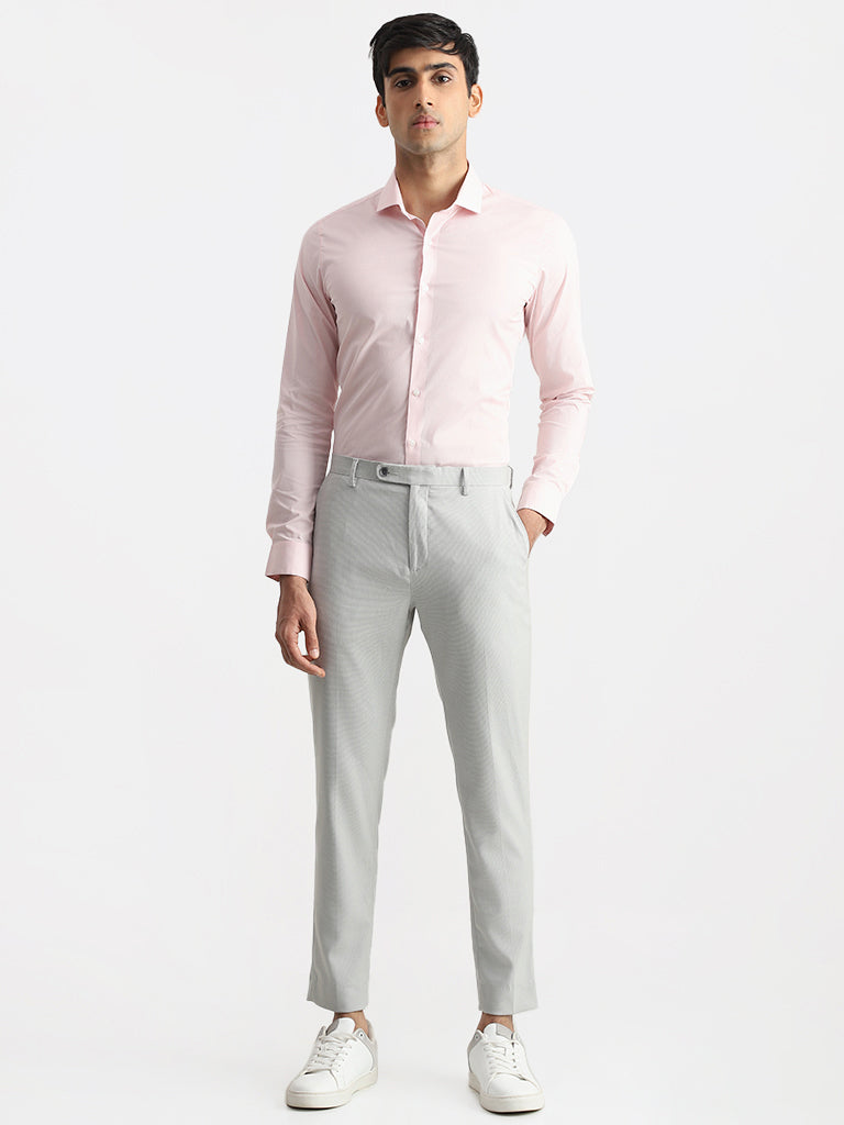 10 Stylish Designs of Pink Trousers for Men and Women in Fashion