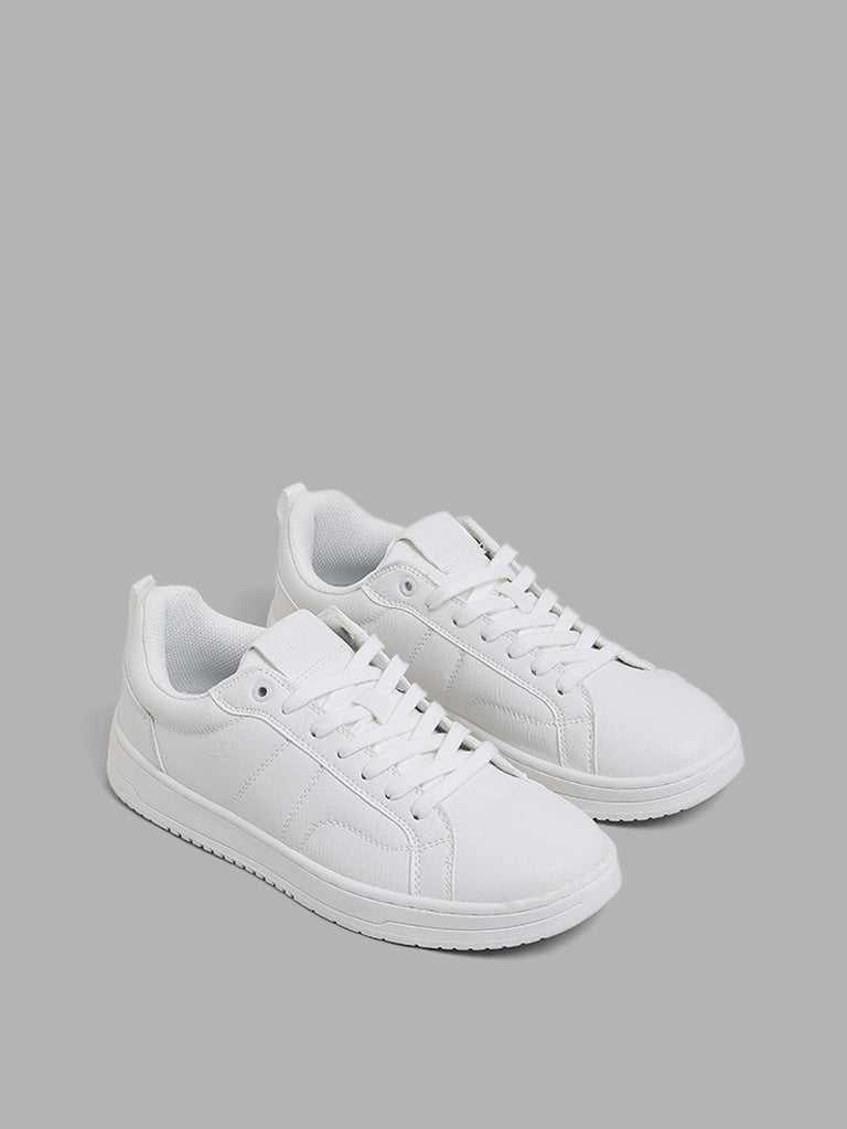 White Sneakers Pictures | Download Free Images on Unsplash