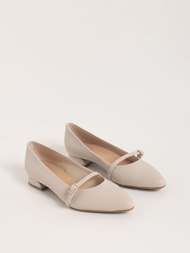 Buy Flat Shoes for Women Online at Best Prices - Westside