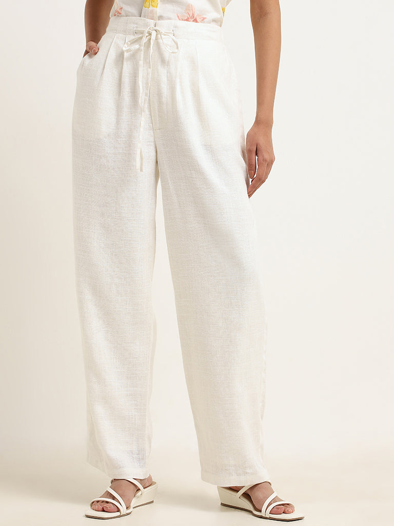 These Amazon Linen Pants Are Perfect for Travel
