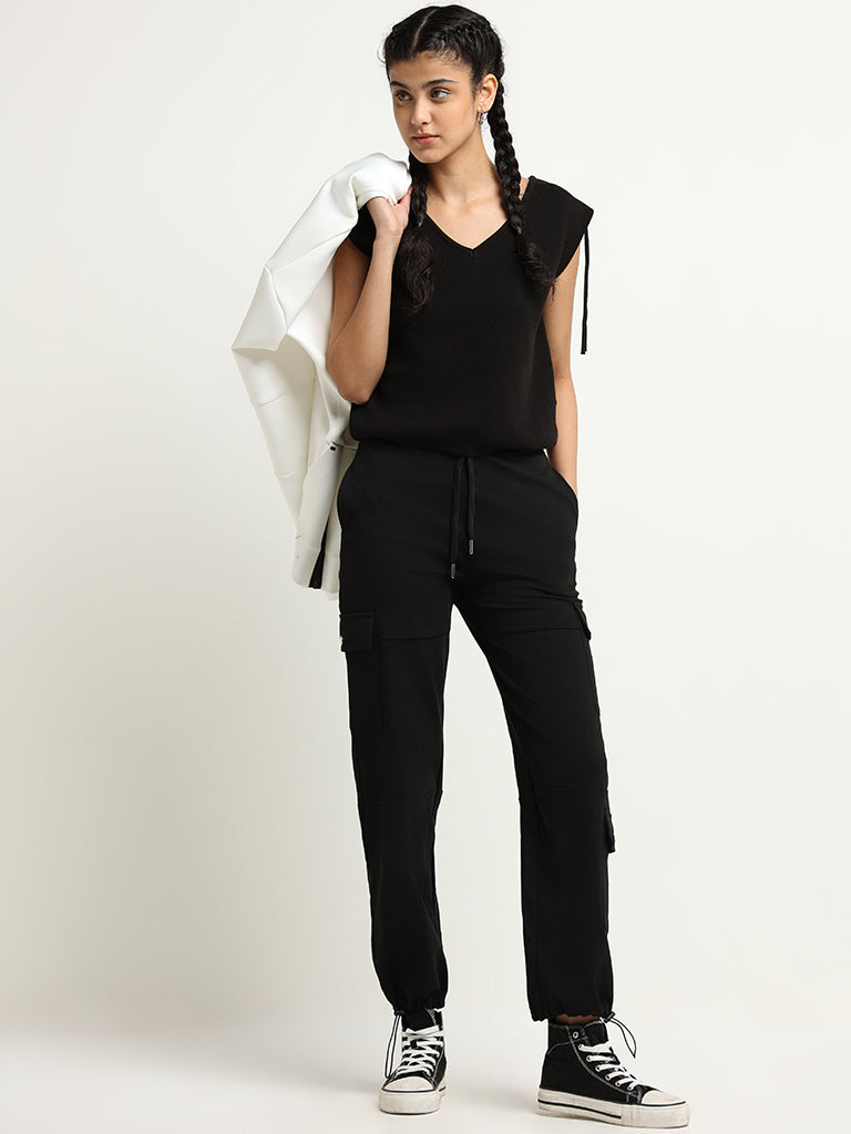 Buy Latest & Trendy Women Trousers Online at an Amazing Price