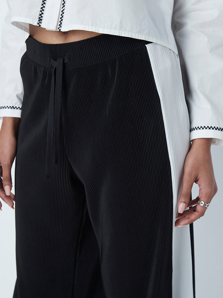 Buy Women Black Solid Regular Fit Parallel Trousers  Trousers for Women   Sassafrasin