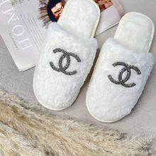 Load image into Gallery viewer, FUZZY SLIPPERS - WHITE
