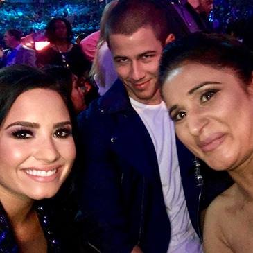 shahida with nick jonas and demi lovato at billboard music awards