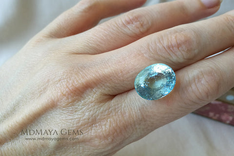 large aquamarine perfect for your bespoke jewelry