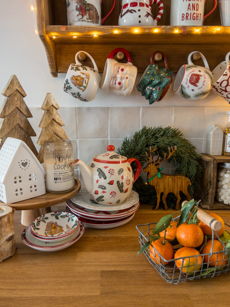 Commode et etagere de mugs de noel