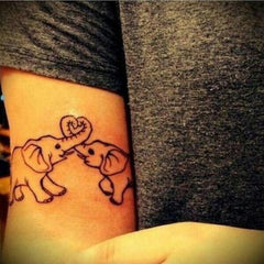 tatouage elephant trompe en lair
