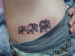 Tatouage avec trois elephant