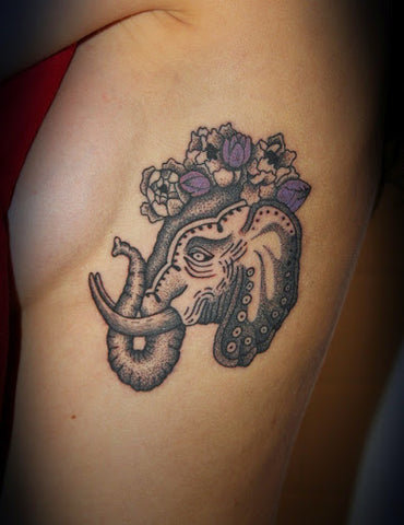 tatouage elephant avec fleurs