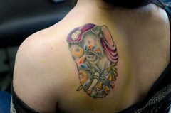 tatouage féminin d'éléphant