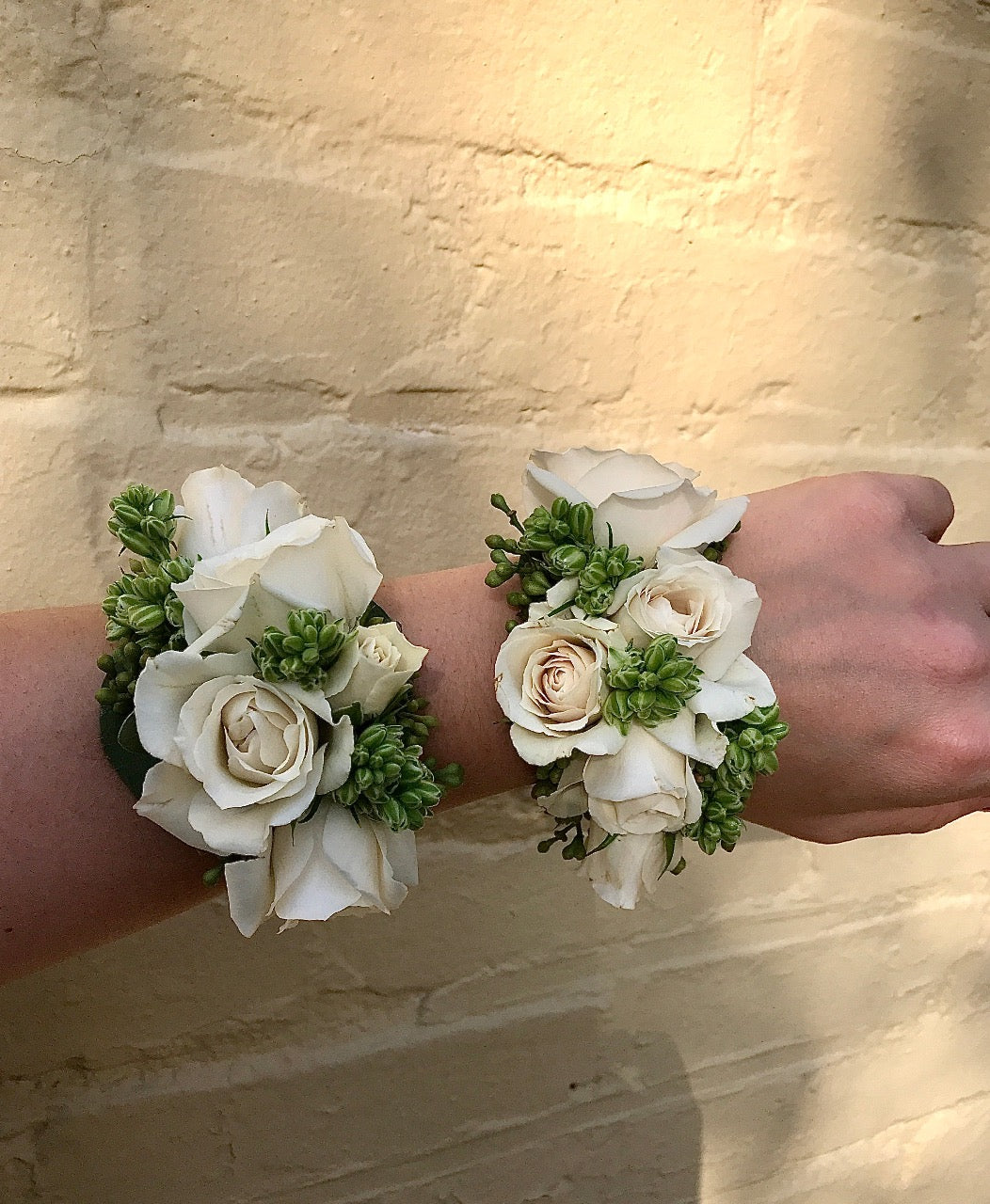 18 Chic and Stylish Wrist Corsage Ideas You Can't Miss! #weddings