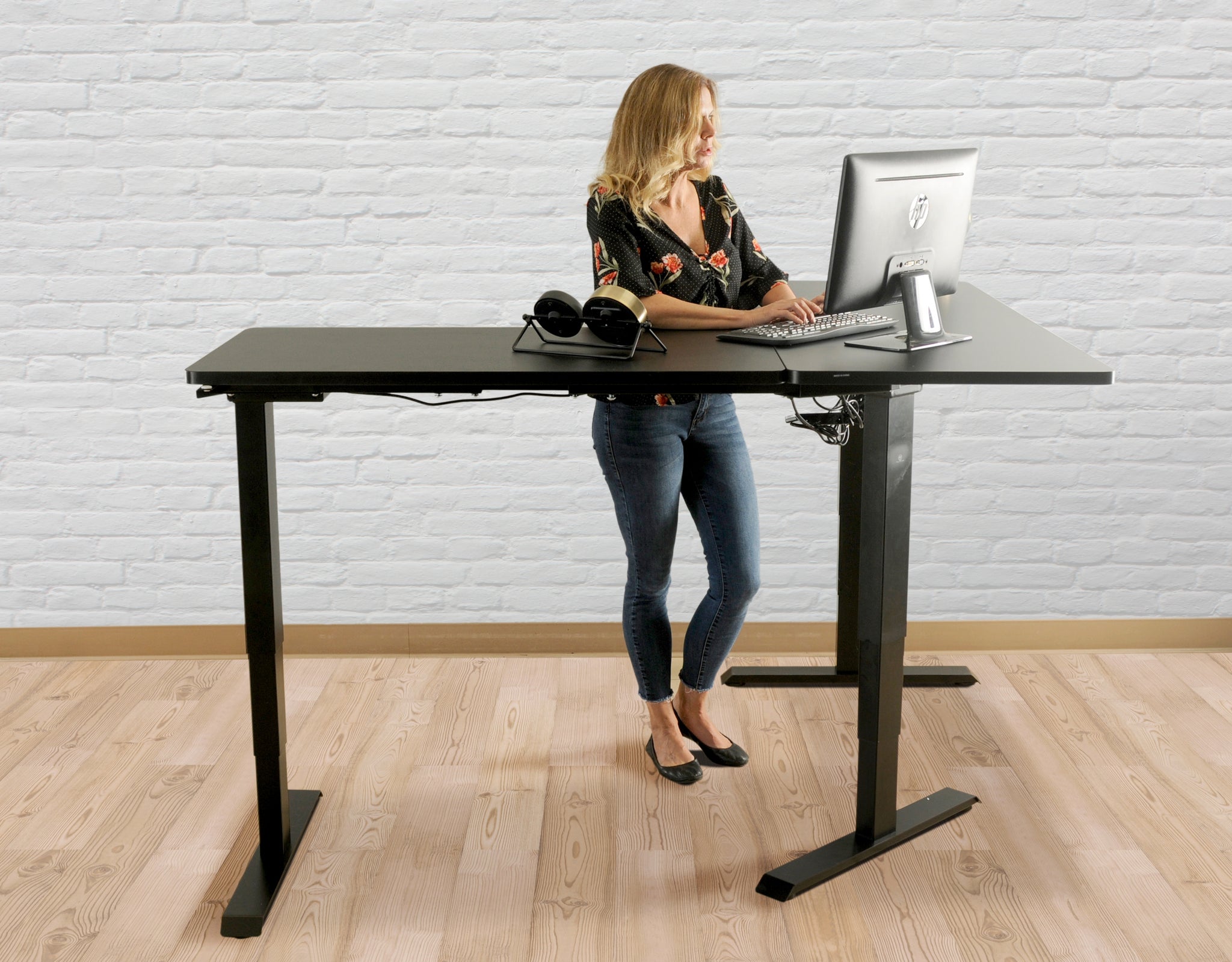Minimalist Fezibo L-Shaped Electric Standing Desk Manual for Small Room