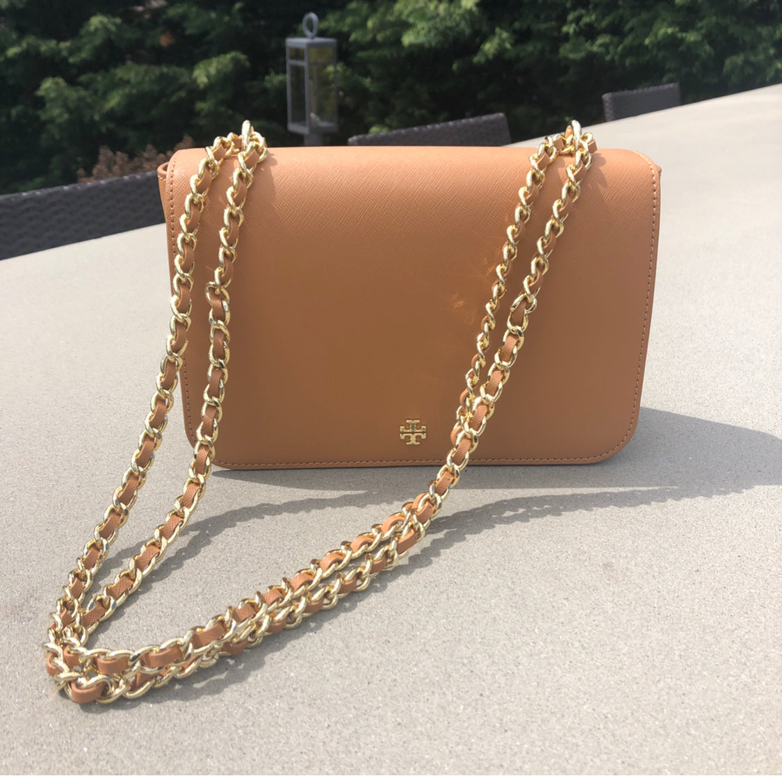 Tory Burch Emerson Shoulder Bag in Cardamom – 