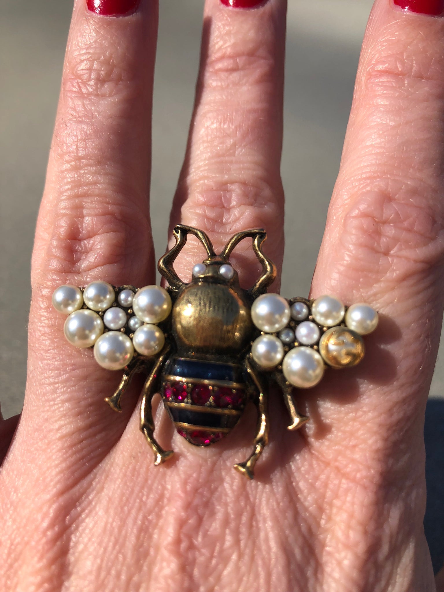 Gucci Ring with Pearls and Red Crystals – 