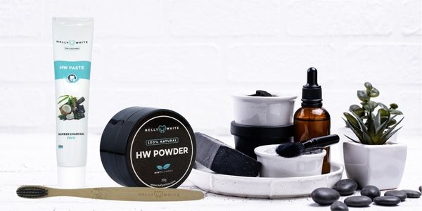 Polvo blanqueador dental natural y económico con carbón activado de coco HW™ Powder, sabor a menta, 100% natural, no testado en animales y vegano.