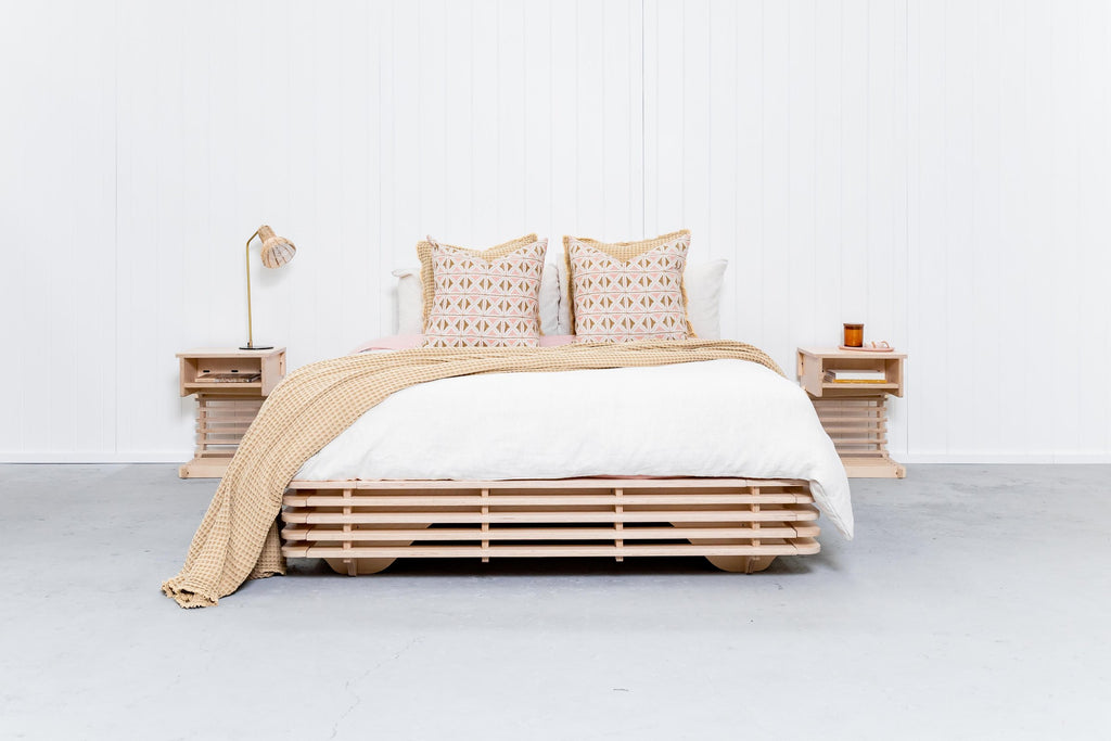new queen size wooden bed