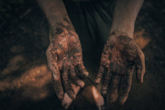 hands covered in soil, Chris Yang/Unsplash 